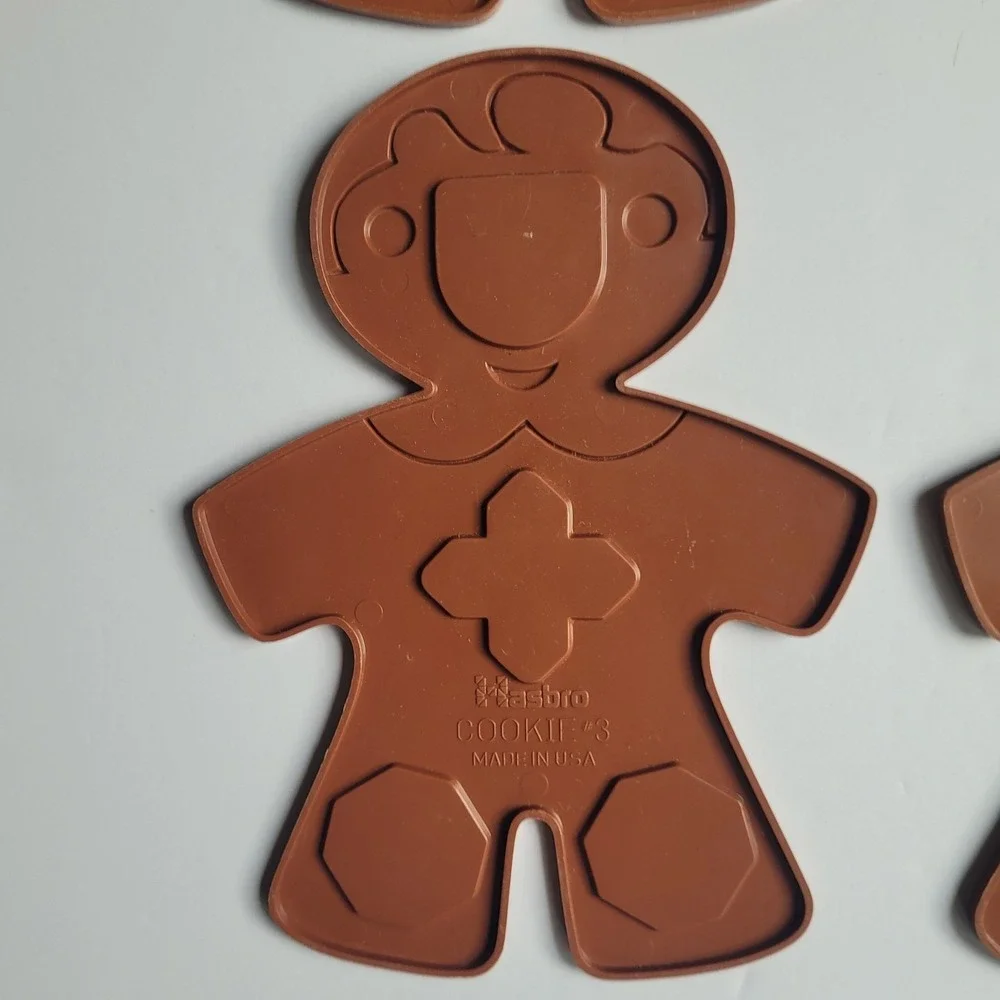 vt 1971 Hasbro Cookie Cutters Gingerbread Man Set of 4 Parts